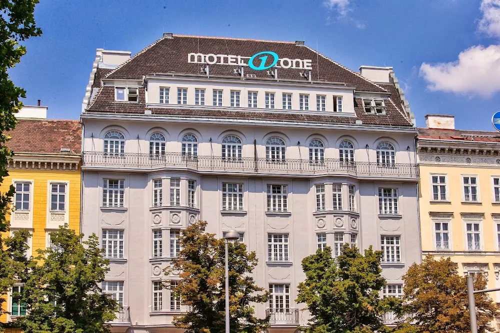 Transfer to Motel One Wien